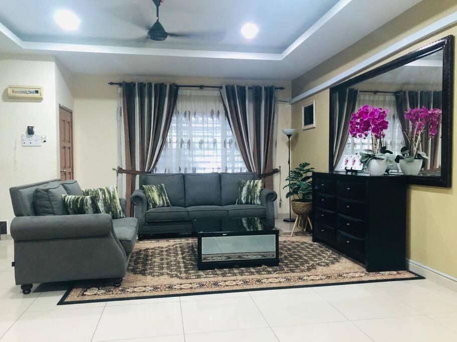 Sofea Islam Sahaja * Seremban